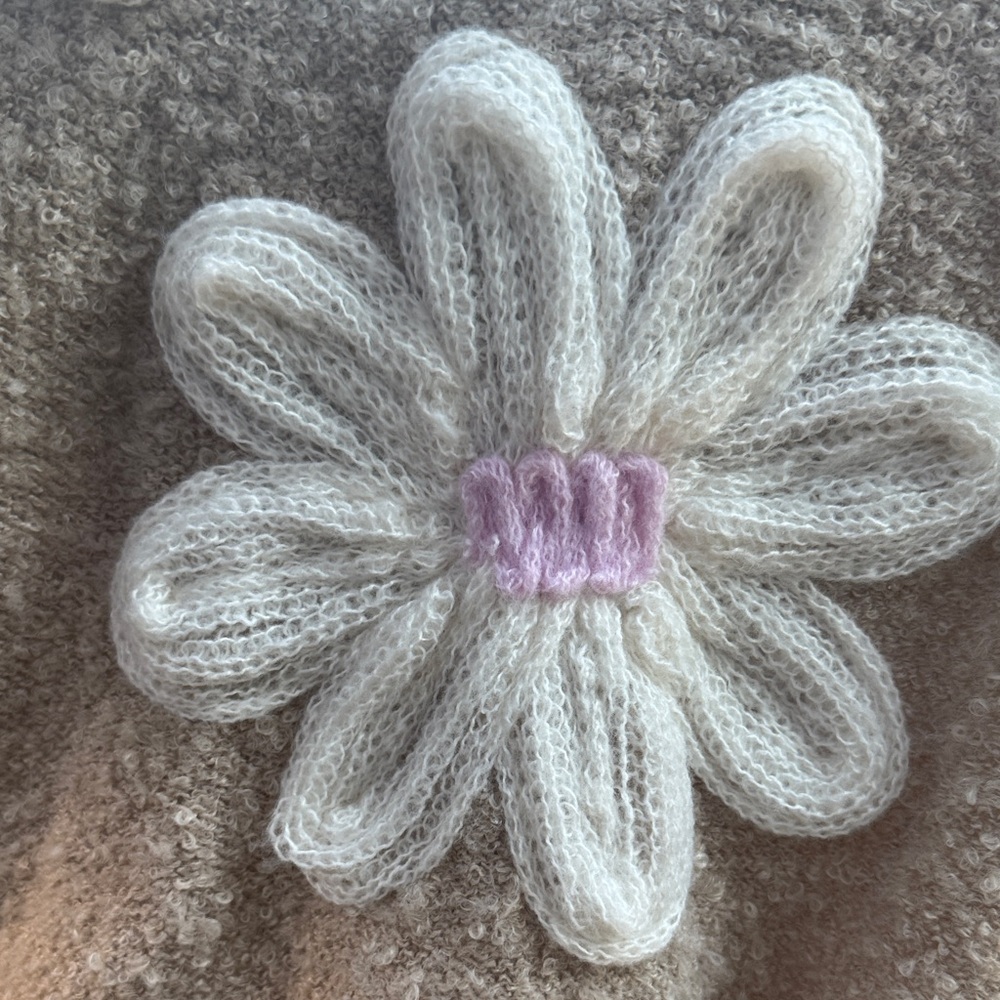 Elegant Beige Floral Sweater - Picture 2 of 6